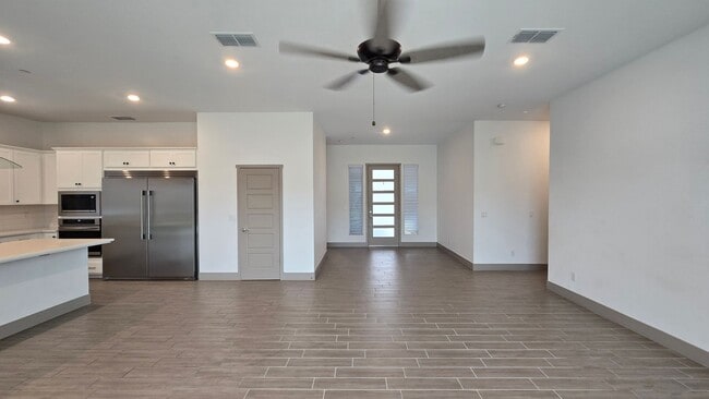 Building Photo - 9405 Parkwood Manor Dr