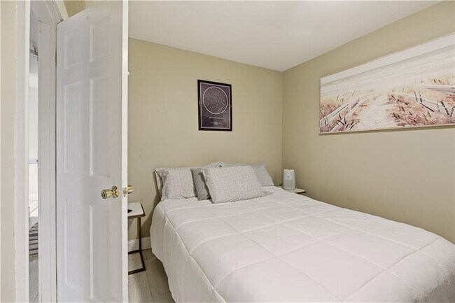 Building Photo - 9 Bacheller St