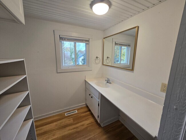 Building Photo - Charming 1920s Bungalow Steps from Downtown Mebane!