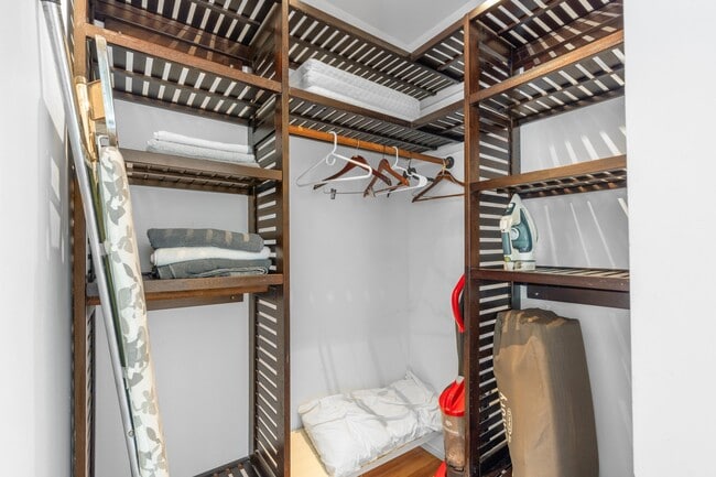 Building Photo - 419 30th St