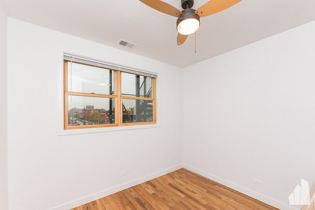 Building Photo - 806 S Claremont Ave
