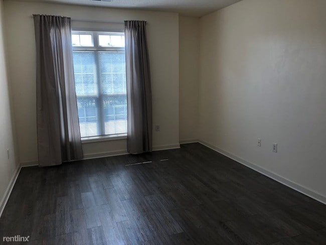 Building Photo - 1 br, 1.5 bath House - Avera Place Condomi...