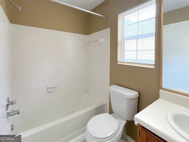 Building Photo - 790 Hampton Hill Ct