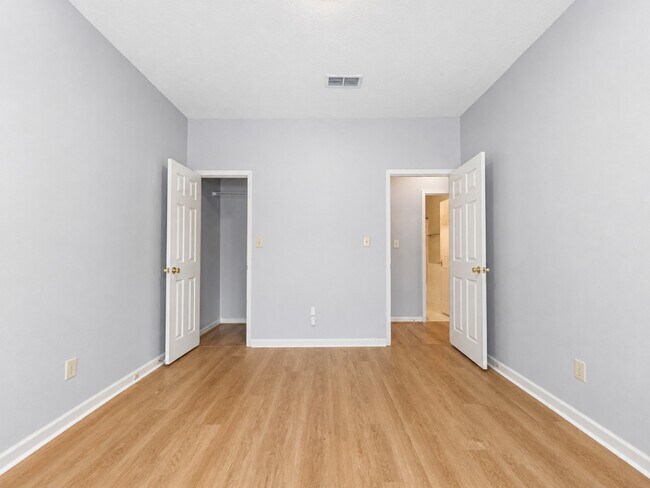 Building Photo - 6121 Bell Rd Manor