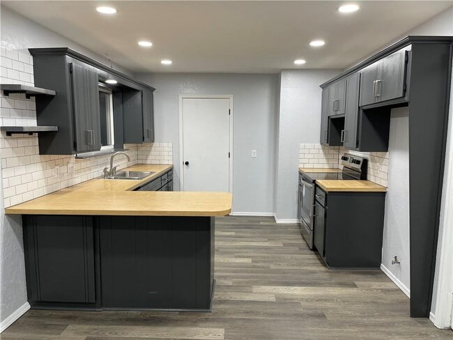 Building Photo - 11928 SW 7th St