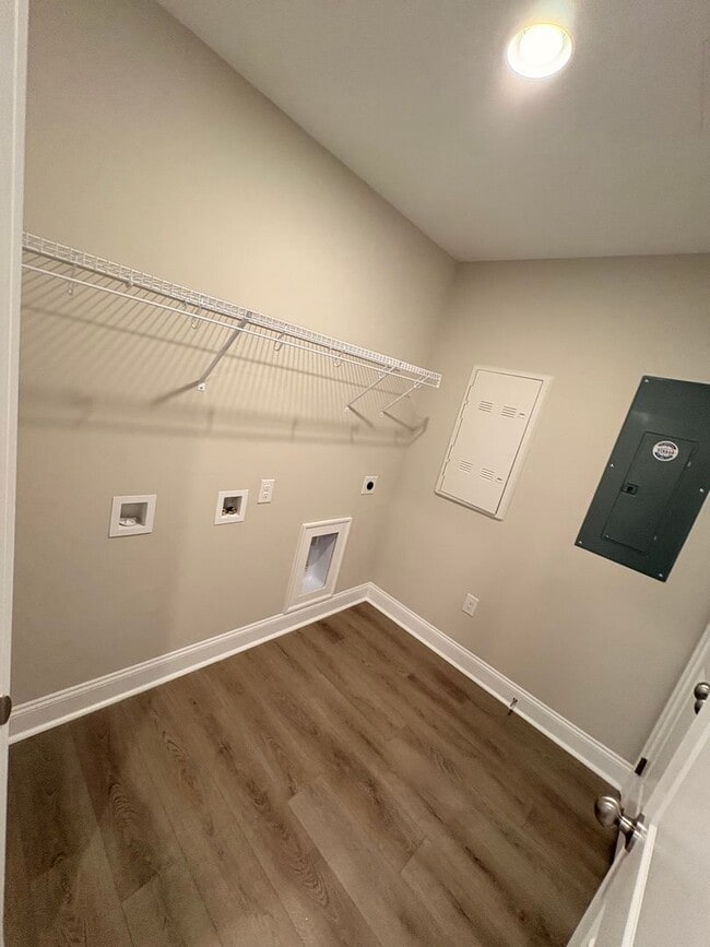 Building Photo - 108 Alva Ct