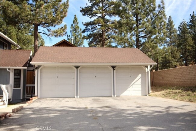 Building Photo - 430 E Country Club Blvd