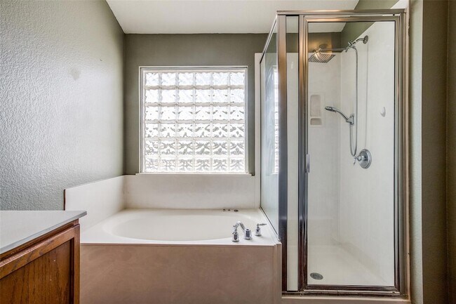 Building Photo - 317 Lava Bed Dr