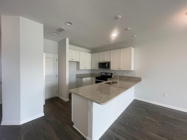Building Photo - 34 Pinebury Ln