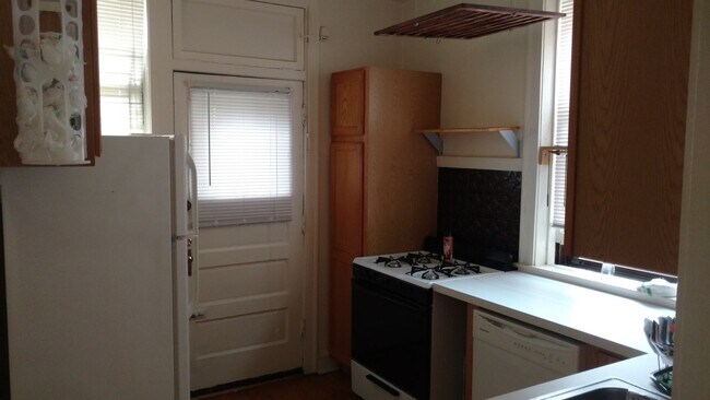 Building Photo - Work from Home? Big Four Room 1 (or 2) Bedroom or Office