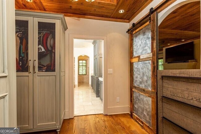 Building Photo - 4421 Paradise Cir SE