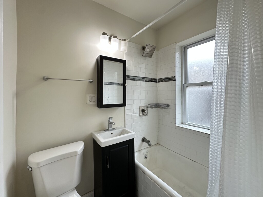 Building Photo - 2127 N Dayton St