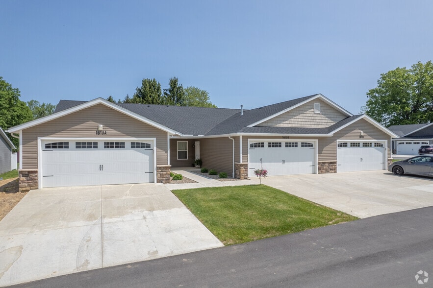 Primary Photo - Villas at Franklin