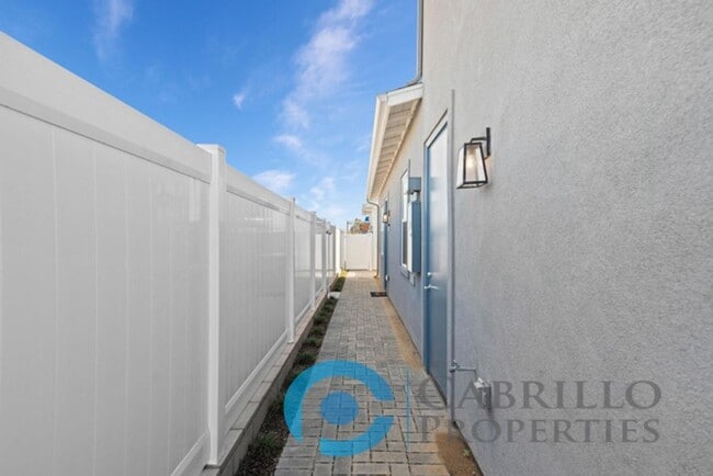 Building Photo - Brand New 4bd/2.5ba Home with Private Yard and Attached 2-Car Garage