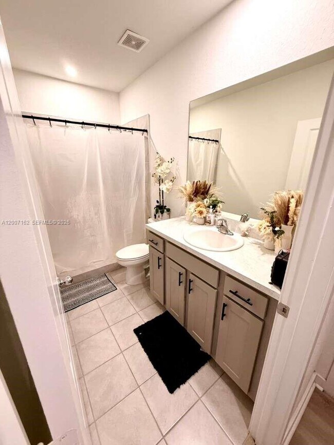 Building Photo - 470 NE 12th St