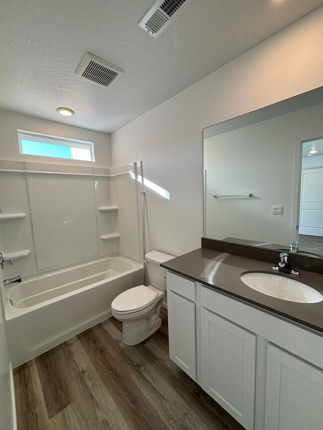 Building Photo - DR. HORTON Townhome in Long Valley!!