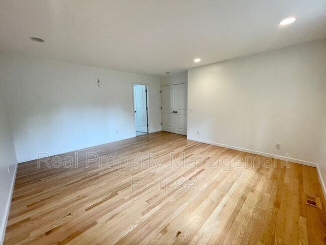 Building Photo - 315 N 155th St