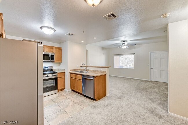 Building Photo - 7701 W Robindale Rd