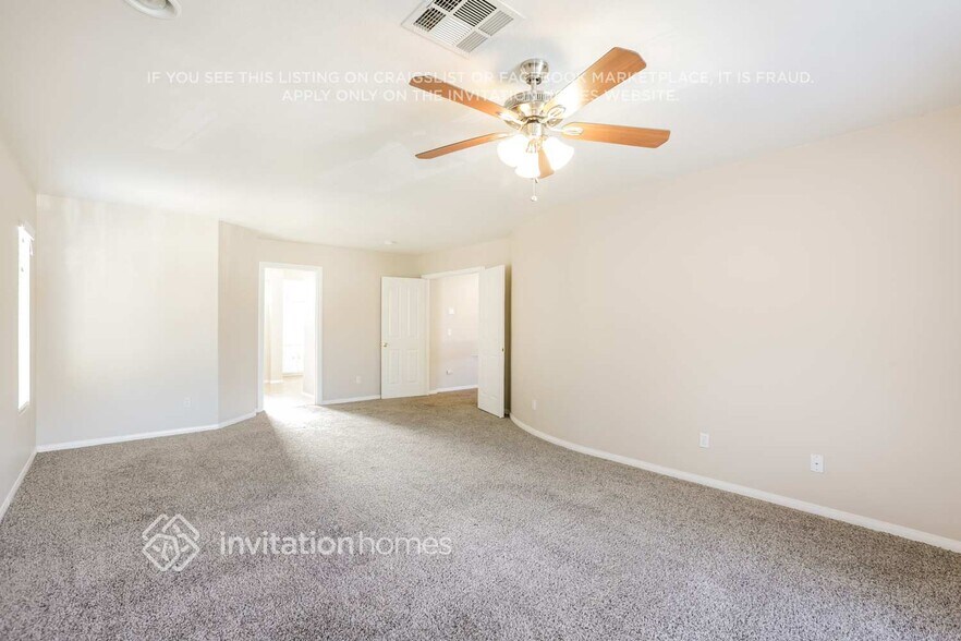 Building Photo - 8637 W Gilmore Ave