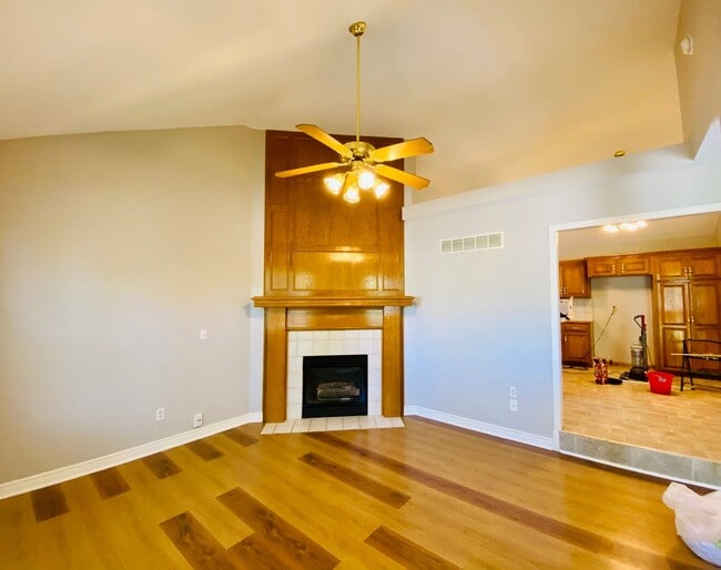 Building Photo - {1601} Spacious Duplex + Two Car Garage + Finished Basement + Fort Osage School District