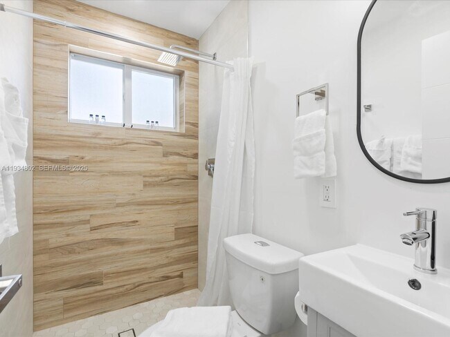 Building Photo - 4121 SW 54th Ct