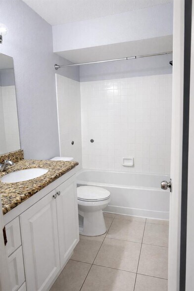 Building Photo - 2926 S University Dr