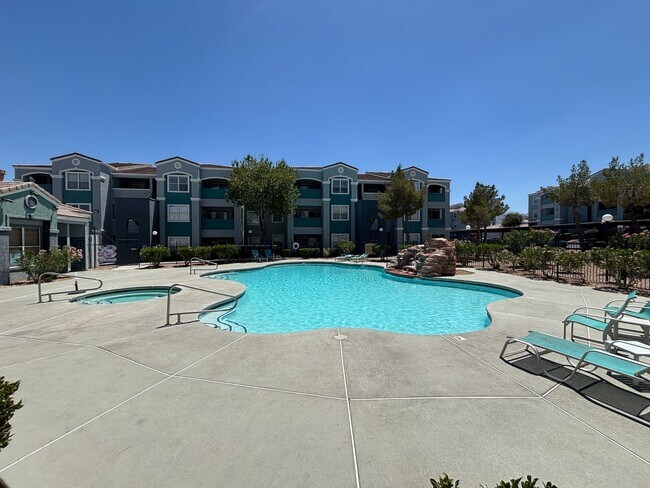Building Photo - Beautiful 2 bedroom 2 bath condo