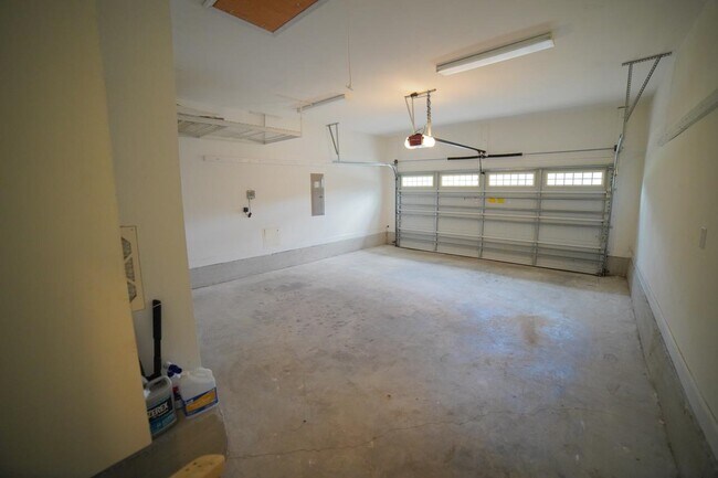 Building Photo - 2400 Tippecanoe Ridge