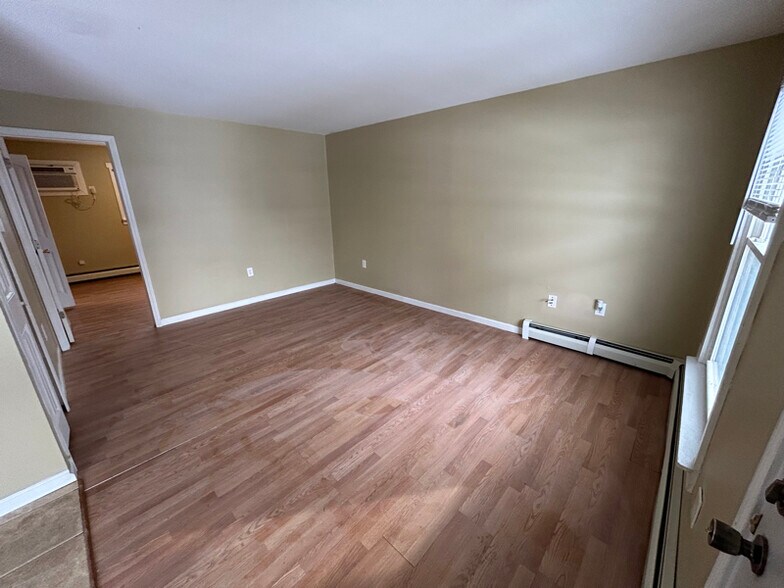 Building Photo - 4501 S 6th St