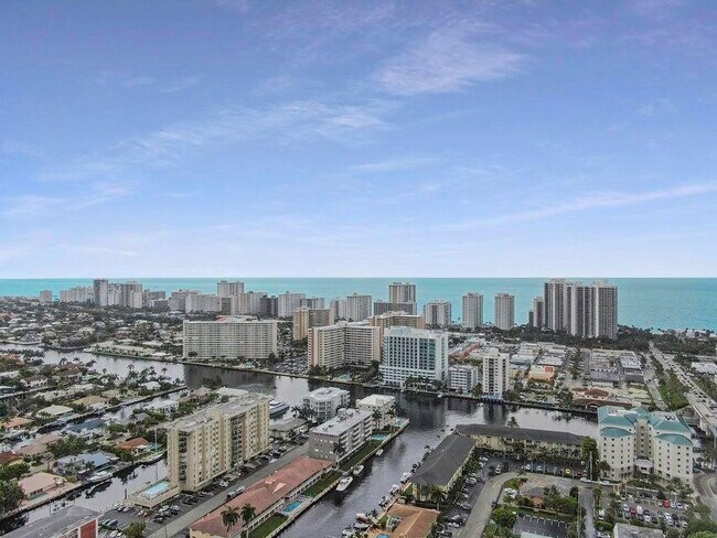 Building Photo - 2881 NE 33rd Ct