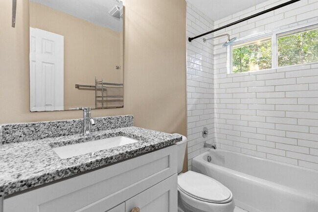 Building Photo - Plaza Midwood/Noda Duplex Property
