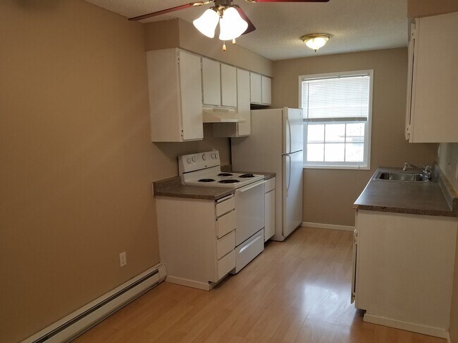 Building Photo - 1115 S Cherry St