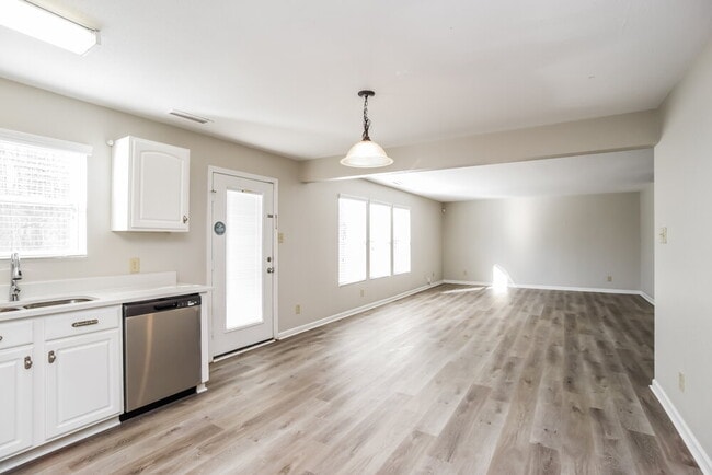 Building Photo - 2818 Royal Fern Ln