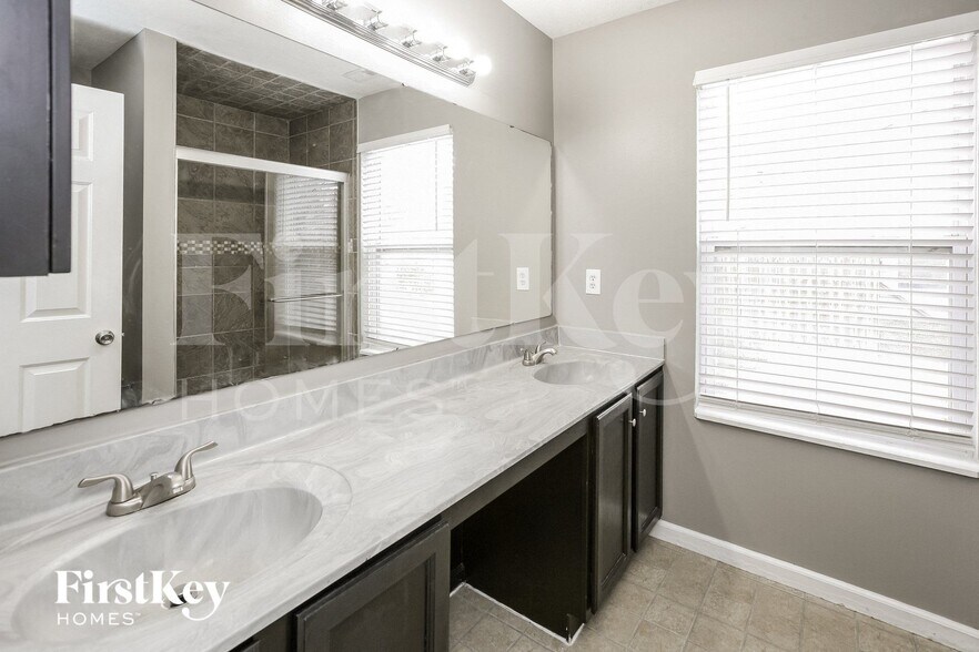 Building Photo - 5720 Ashby Dr