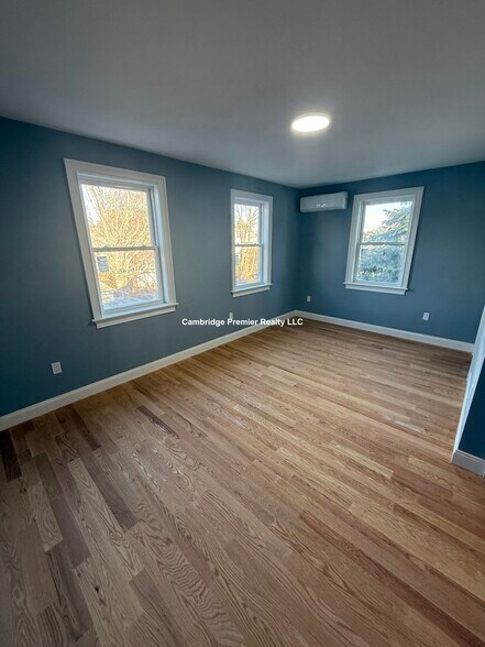 Building Photo - 8 Brentwood St