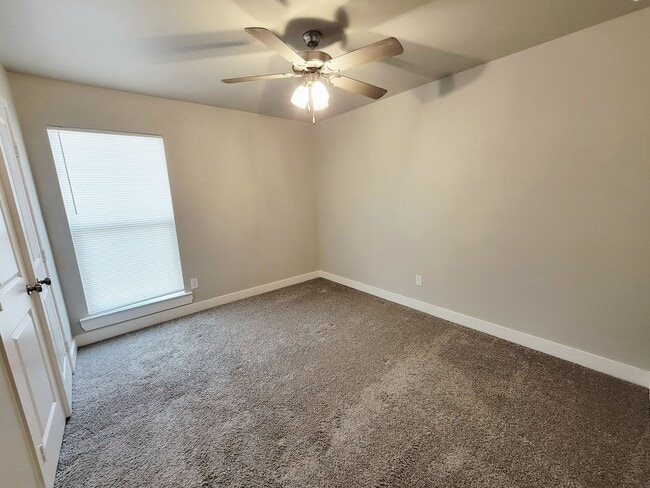 Building Photo - Upland Crossing - 3/2/2 All Appliances Included