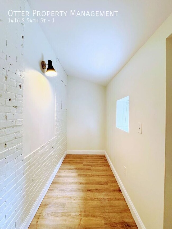 Building Photo - 1416 S 54th St
