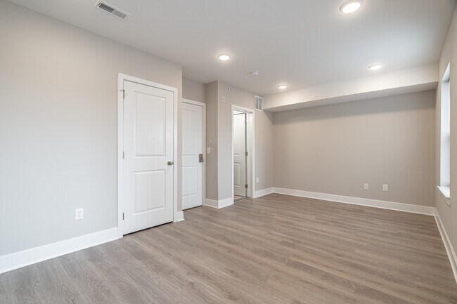 Building Photo - 421 N 39th St