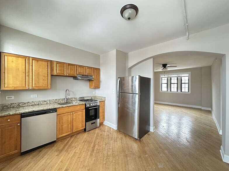 Building Photo - 901 Green Bay Rd