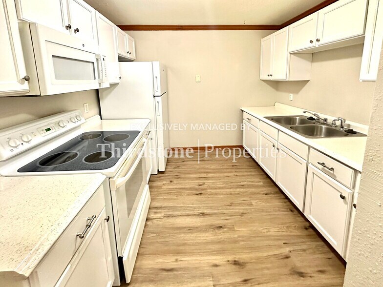 Building Photo - 156 Willow Branch Ave