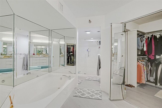 Building Photo - 3400 NE 192 St