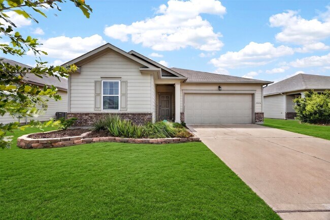 Building Photo - 1024 Banyon Tree Ln