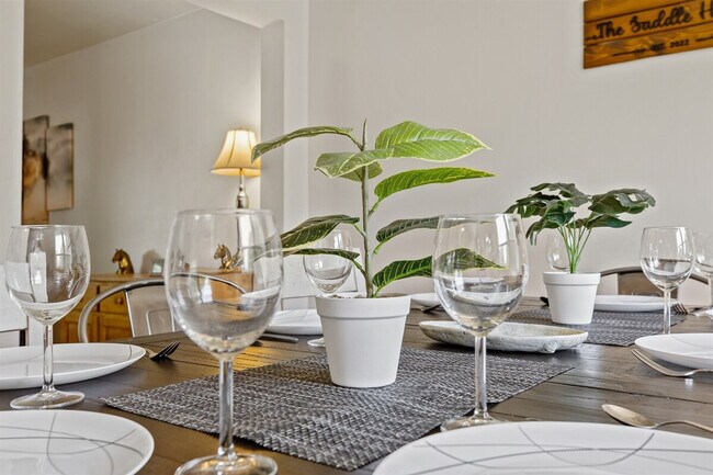 Building Photo - 10 James Dr