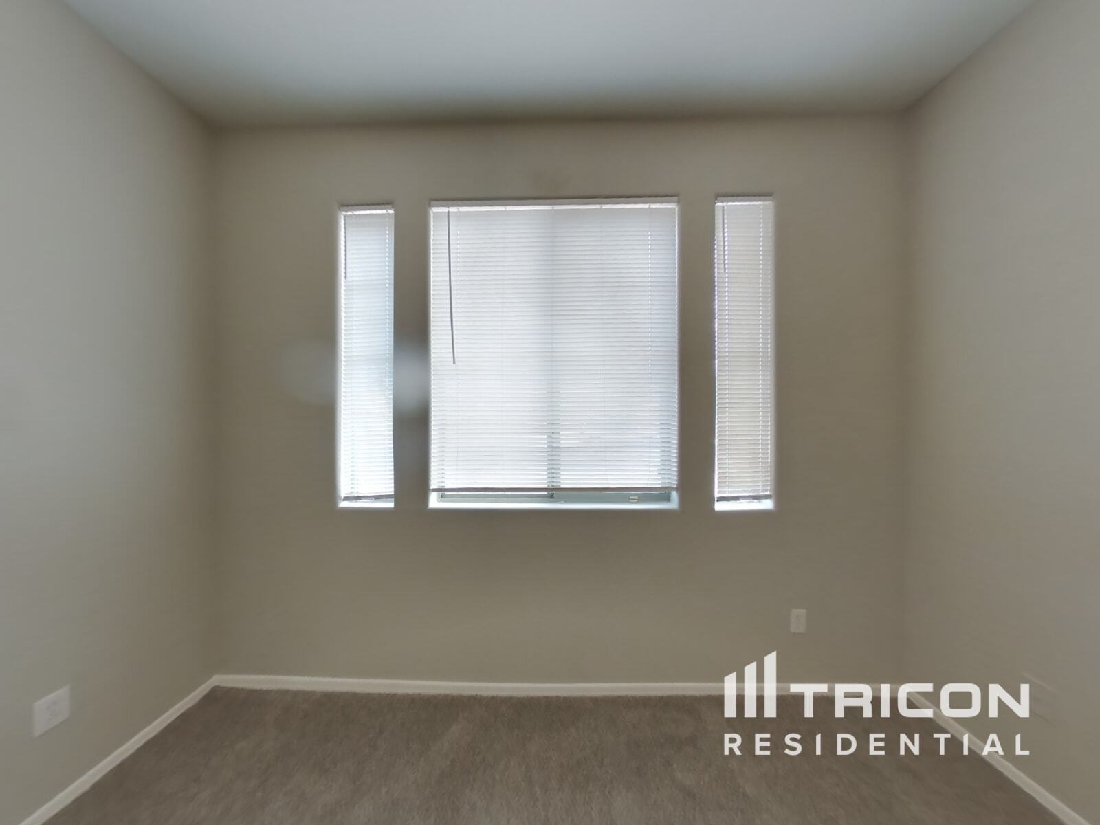 Building Photo - 6410 S 72nd Ln