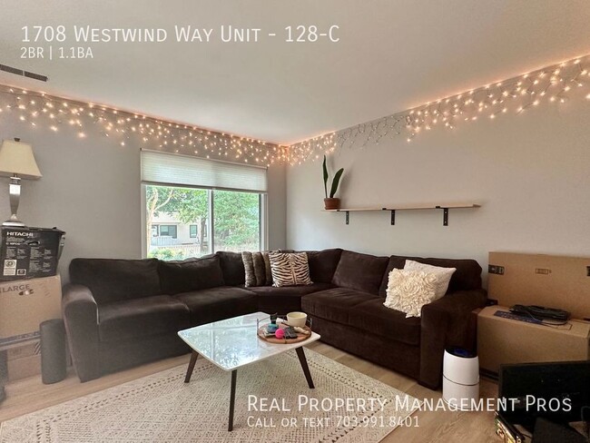 Building Photo - Light & Bright End Unit-Walk to Metro & Sh...