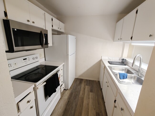 Building Photo - 4000 SW 23rd St