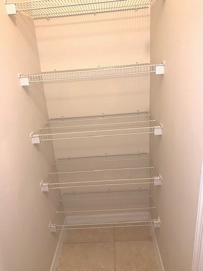 Building Photo - Condo for rent
