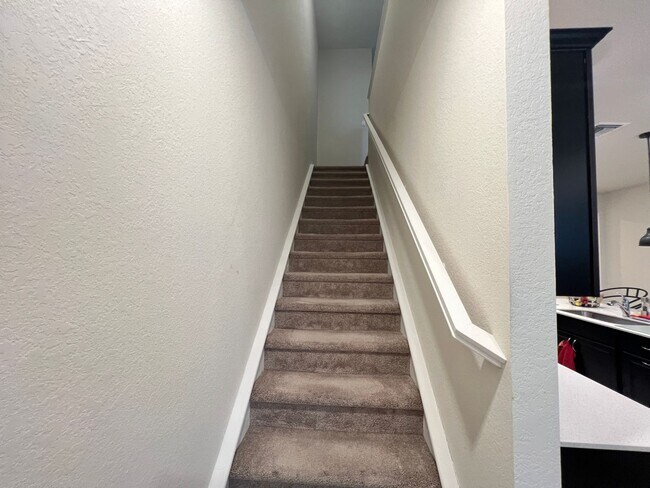 Building Photo - Spectacular Contemporary Style 3 br, 2.5 bath House - Ready for YOU!!