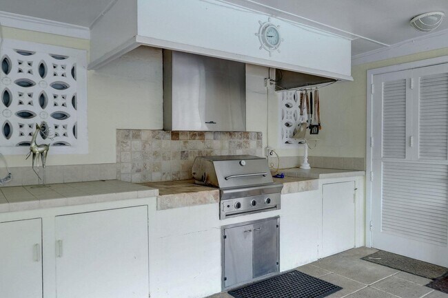 Building Photo - 1400 S Ocean Blvd