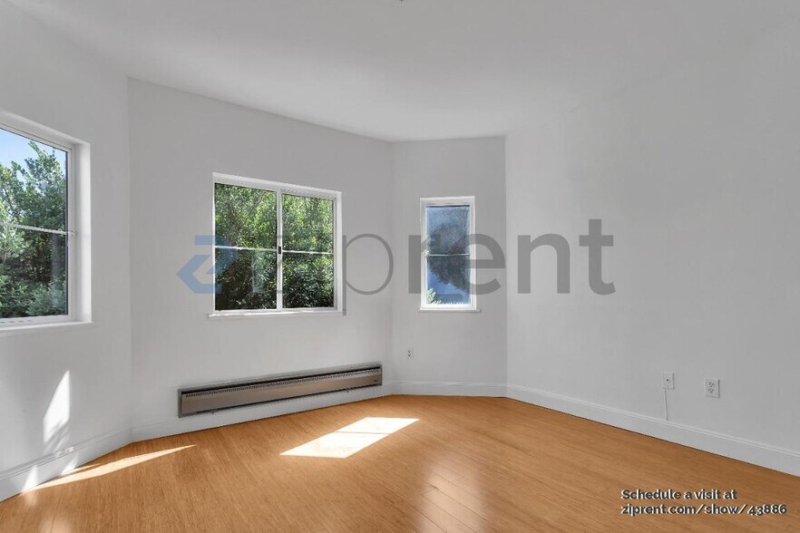 Building Photo - 1930 Eddy St